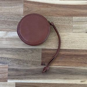 NWOT - Madewell - The Earbud Circle Pouch in English saddle Leather